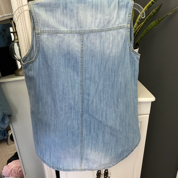 Vest - Picture 3 of 3